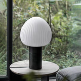 Bordlampe – nordisk enkel natbordslampe til soveværelset