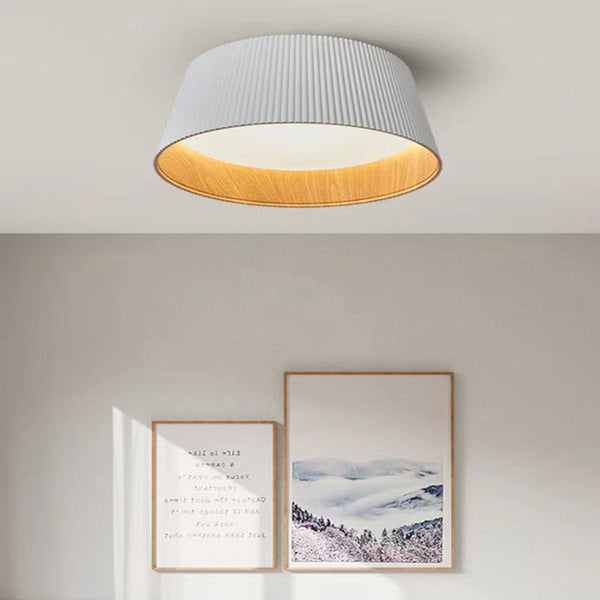 Loftlampe i resin – nordisk konisk loftbelysning