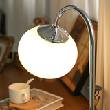 Bordlampe i metal og glas med marshmallow-form