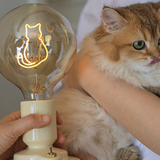 Bordlampe i lyserød og hvid med kattemotiv