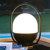 Bordlampe i glas i sort og hvid – bærbar