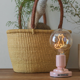 Bordlampe i lyserød og hvid med kattemotiv