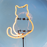 Bordlampe i lyserød og hvid med kattemotiv