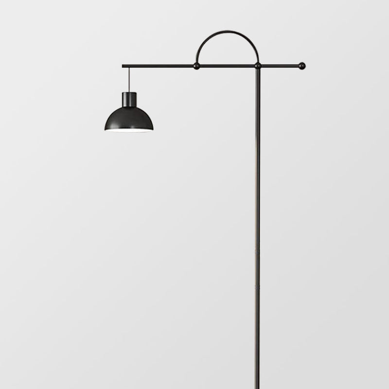 Gulvlampe i metal – enkel standerlampe til spisestuen