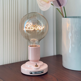 Bordlampe i lyserød og hvid med kattemotiv