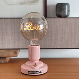 Bordlampe i lyserød og hvid med kattemotiv