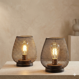 Bordlampe i metal med gitterskærm – trådløs opladelig bordbelysning
