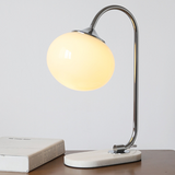 Bordlampe i metal og glas med marshmallow-form