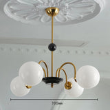 Lysekrone i glas – nordisk loftlampe til stuen