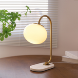 Bordlampe i metal og glas med marshmallow-form
