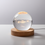 Natlampe med krystalkugle – 3D-lampe med planet- og månemotiv