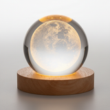 Natlampe med krystalkugle – 3D-lampe med planet- og månemotiv