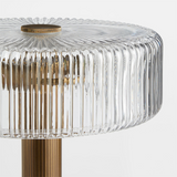 Bordlampe i guld og glas – moderne natbordslampe til soveværelset