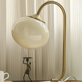 Bordlampe i metal og glas med marshmallow-form