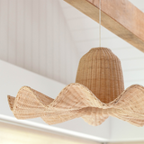 Stor håndflettet rattanpendel med kuppelform