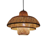 Rattanpendel med kuppelform – moderne hængelampe til stuen