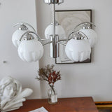 Lysekrone i glas med blomsterform – moderne klassisk loftlampe til stuen
