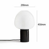 Bordlampe – nordisk enkel natbordslampe til soveværelset