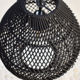 Boho sort håndflettet rattanpendel