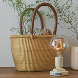 Bordlampe i lyserød og hvid med kattemotiv