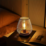 Bordlampe i metal med gitterskærm – trådløs opladelig bordbelysning
