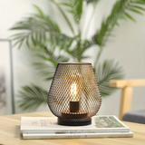 Bordlampe i metal med gitterskærm – trådløs opladelig bordbelysning