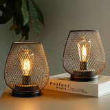 Bordlampe i metal med gitterskærm – trådløs opladelig bordbelysning