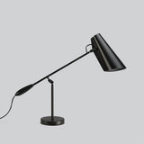 Bordlampe i jern – nordisk