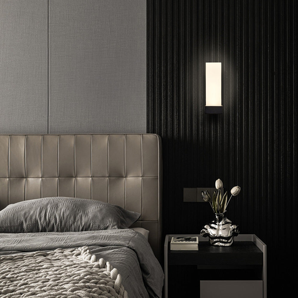 Minimalistisk prismeformet LED-væglampe i metal