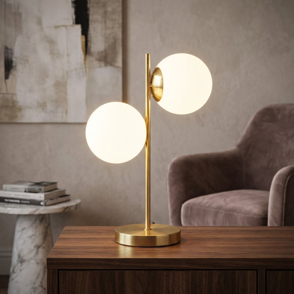 Bordlampe i glas med to kugler – skandinavisk natbordslampe