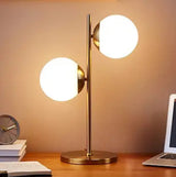 Bordlampe i glas med to kugler – skandinavisk natbordslampe