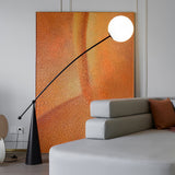 Gulvlampe i jern med fiskestangsform – minimalistisk standerlampe