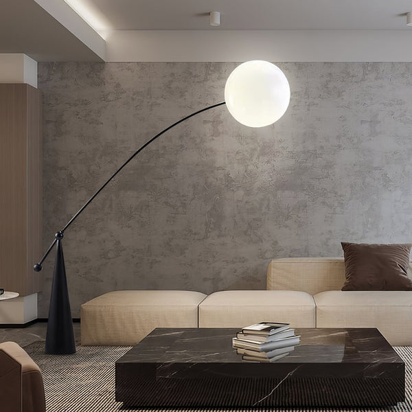 Gulvlampe i jern med fiskestangsform – minimalistisk standerlampe