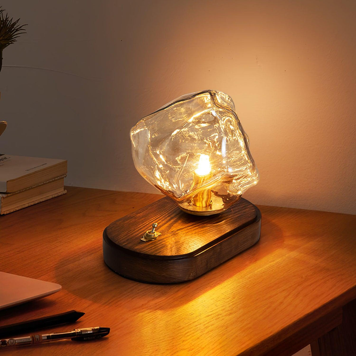 Bordlampe i isglas – moderne