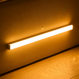 Væglampe som lyslist – magnetisk LED med bevægelsessensor