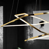 Loftlampe med polygonform – moderne geometrisk loftbelysning til stuen
