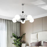Lysekrone i glas – nordisk loftlampe til stuen