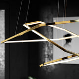 Loftlampe med polygonform – moderne geometrisk loftbelysning til stuen