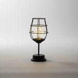 Bordlampe i metal med stofskærm – klassisk bordbelysning i tre former