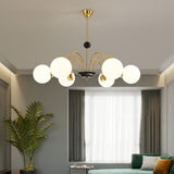 Lysekrone i glas – nordisk loftlampe til stuen