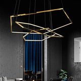 Loftlampe med polygonform – moderne geometrisk loftbelysning til stuen