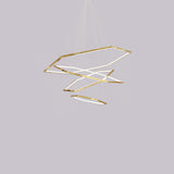 Loftlampe med polygonform – moderne geometrisk loftbelysning til stuen
