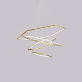 Loftlampe med polygonform – moderne geometrisk loftbelysning til stuen