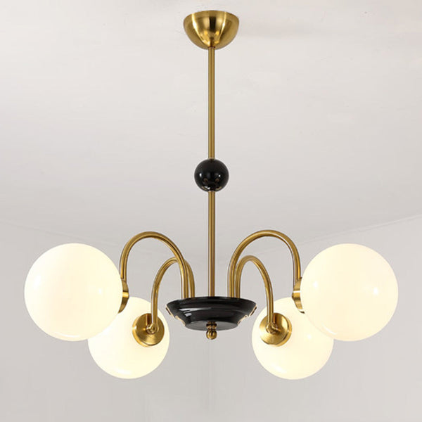Lysekrone i glas – nordisk loftlampe til stuen