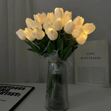 Bordlampe med tulipanform – bærbar LED-natlampe
