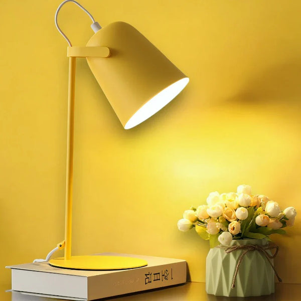 Bordlampe med justerbar arm – nordisk skrivebordslampe