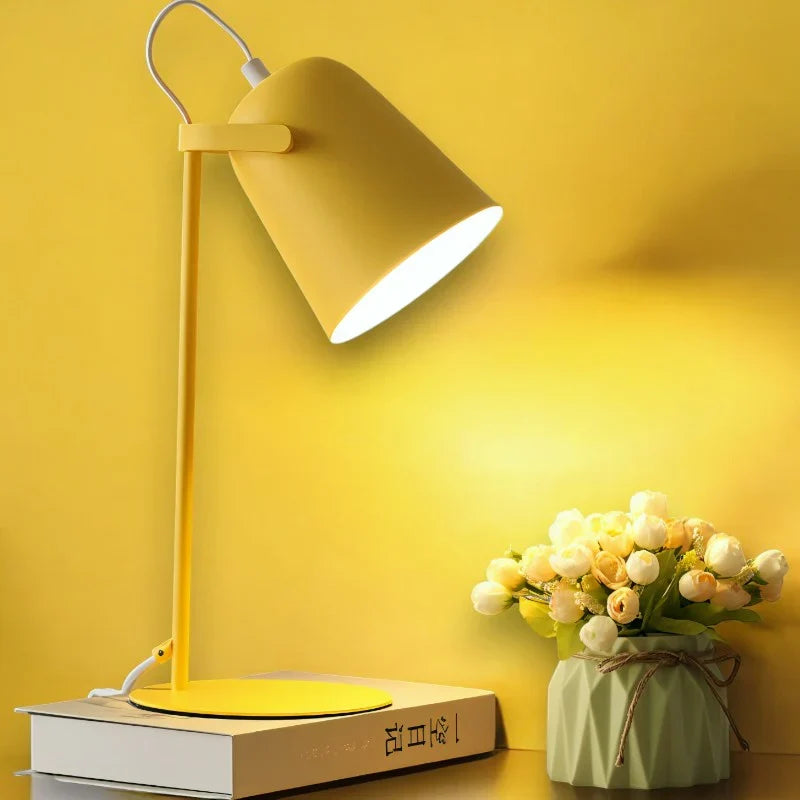 Bordlampe med justerbar arm – nordisk skrivebordslampe