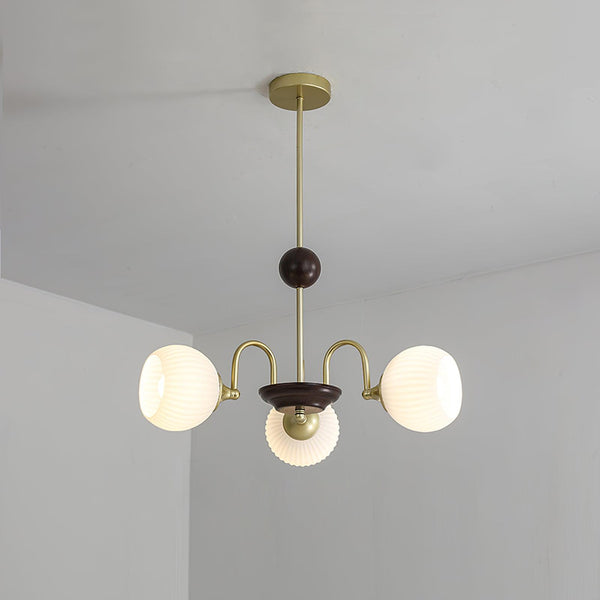 Lysekrone i cremefarvet riflet glas – moderne loftlampe