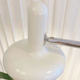 Bordlampe i hvidt glas med skiveform – moderne