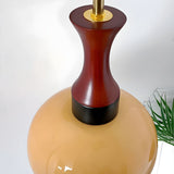 Retro væglampe med gul skålformet glasskærm